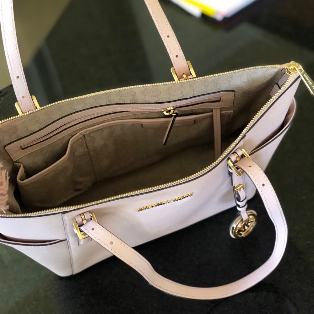 michael kors purse - Picture 7 of 8